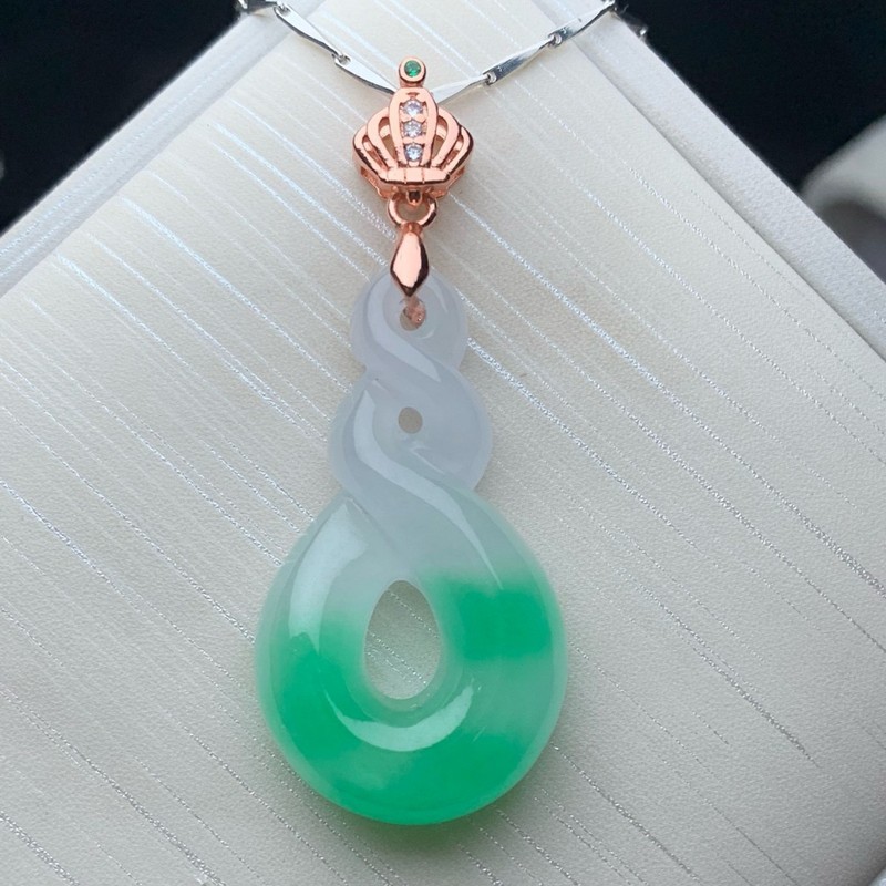 Necklaces - Tipo Hielo Jade con Esmeraldas Flotantes,