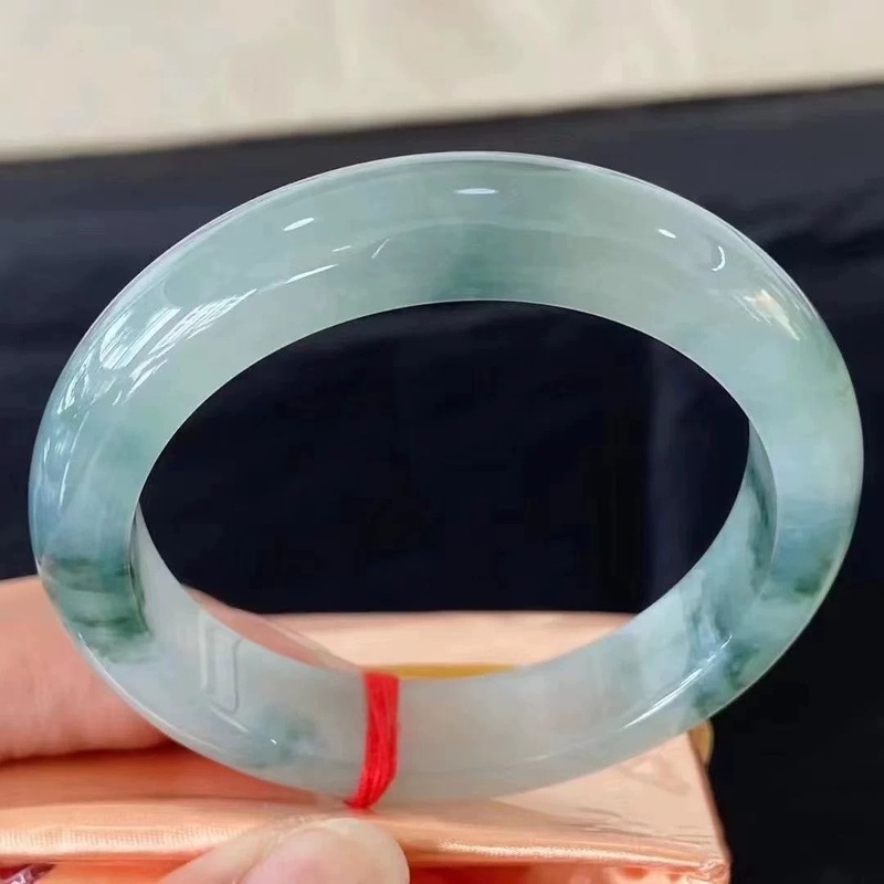Jadeíta de Myanmar con motivos - Bracelets reseña y precio