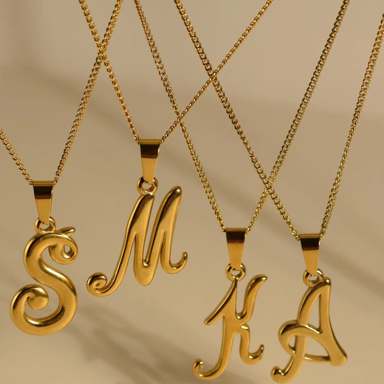 Colgante de alfabeto vintage d - Initial Letter Necklace 18K Gold reseña y precio