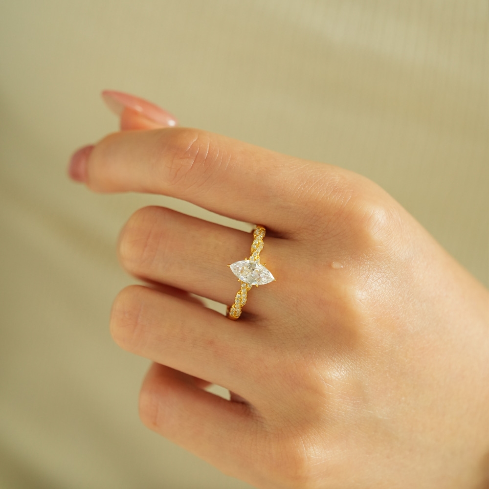Anillo de compromiso Lumira de - Moissanite Engagement Ring 1 Carat reseña y precio